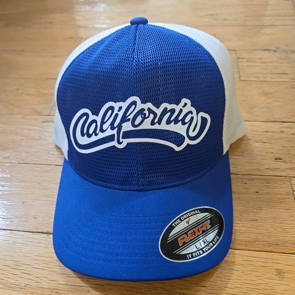 NWT FLEXFIT "California" Baseball Cap - Picture 1 of 8